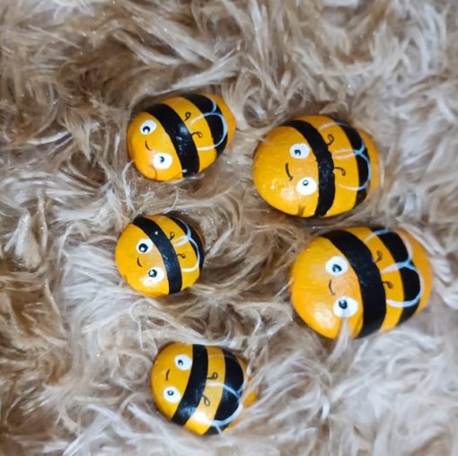Set Of Bee-shaped Stones In Multiple Sizes